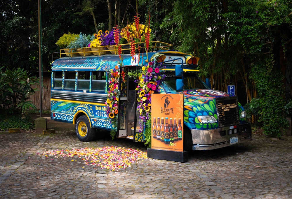 Camioneta con flores - séptima edición del Festival de las Flores 2023