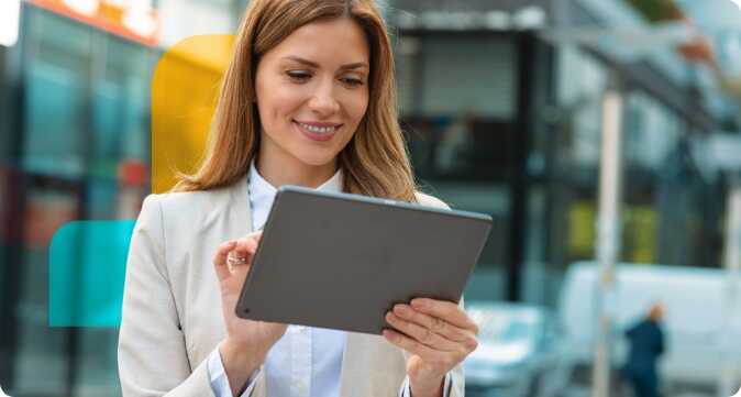 mujer-descarga-bi-en-linea-credito-consumo-no-planilla- mujer-descarga-bi-en-linea-credito-consumo-no-planilla-