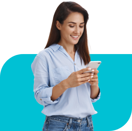 Mujer viendo su teléfono Mujer viendo su teléfono