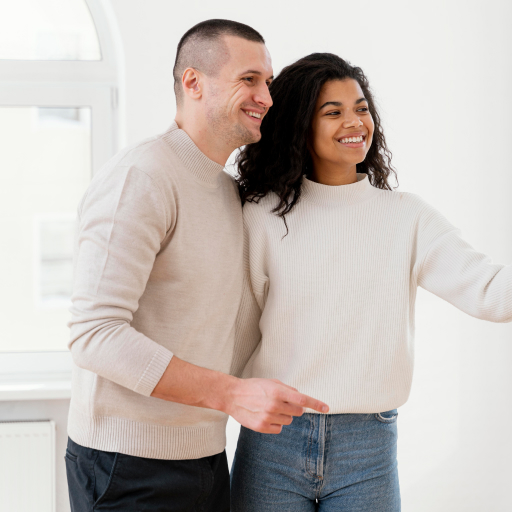 pareja_visita_casa_modelo pareja_visita_casa_modelo