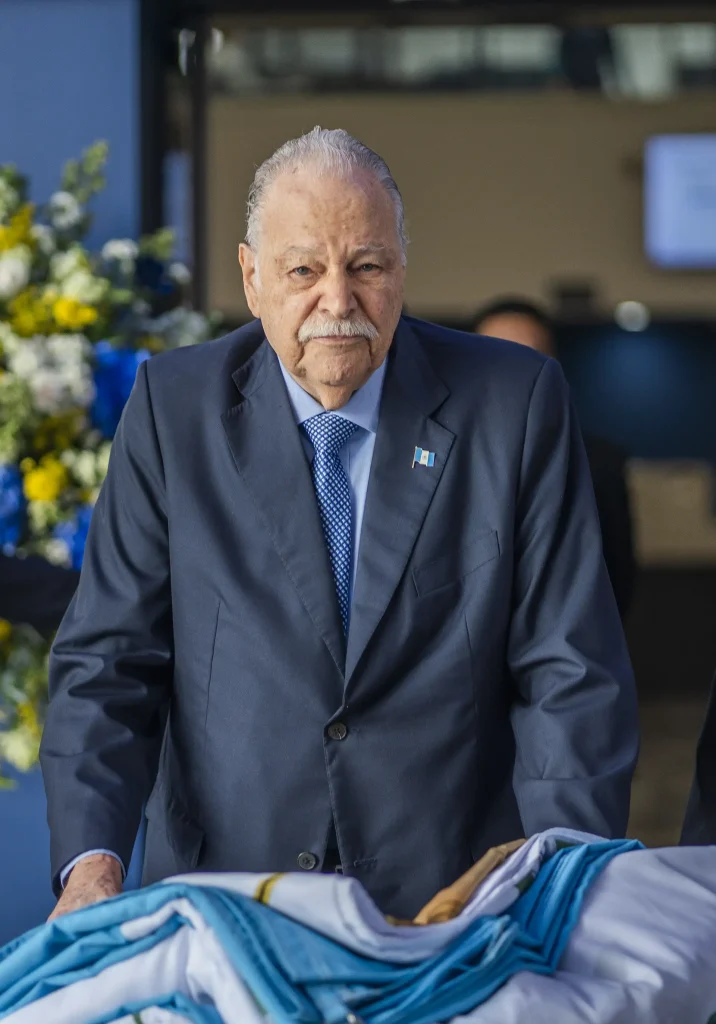 webp-blog-dia-de-la-bandera-02 Blog: Banco Industrial rinde homenaje al Lic. Edgar Heinemann por su trayectoria y contribución a Guatemala 02