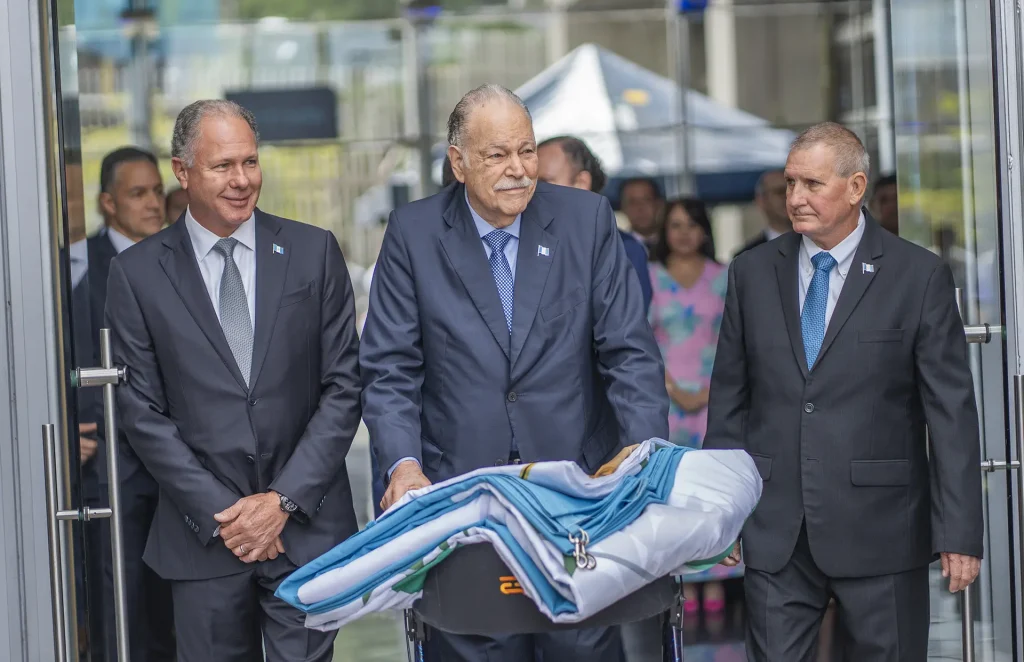 webp-blog-dia-de-la-bandera-03 Blog: Banco Industrial rinde homenaje al Lic. Edgar Heinemann por su trayectoria y contribución a Guatemala 03