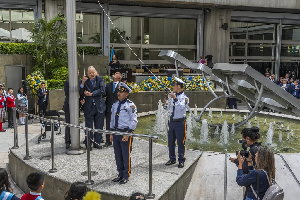 webp-blog-dia-de-la-bandera-06 Blog: Banco Industrial rinde homenaje al Lic. Edgar Heinemann por su trayectoria y contribución a Guatemala 06