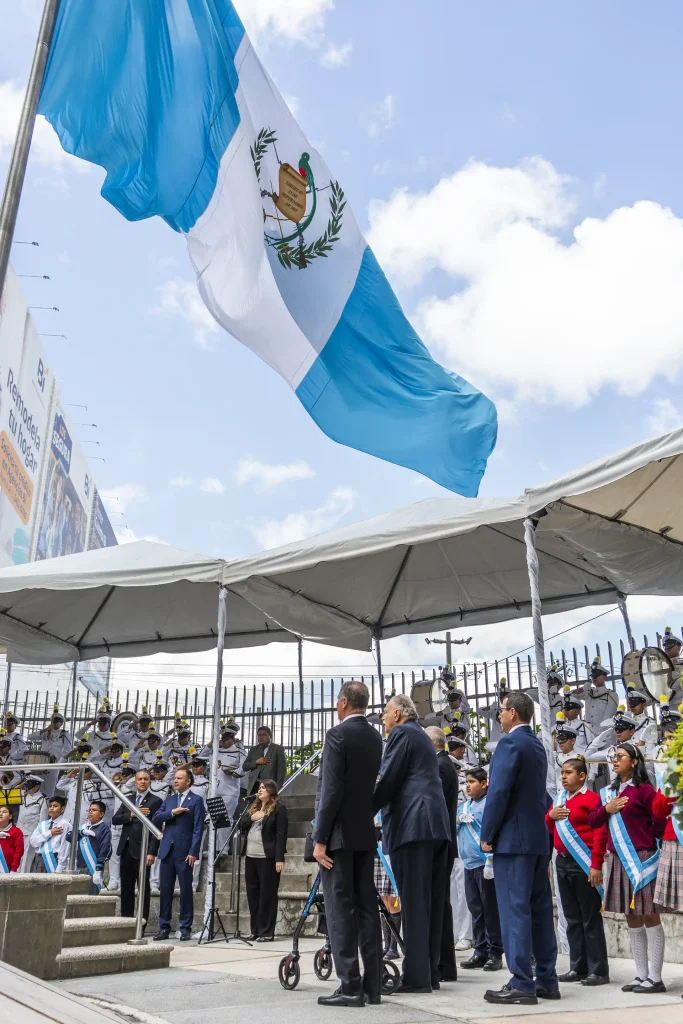 webp-blog-dia-de-la-bandera-09 Blog: Banco Industrial rinde homenaje al Lic. Edgar Heinemann por su trayectoria y contribución a Guatemala 09