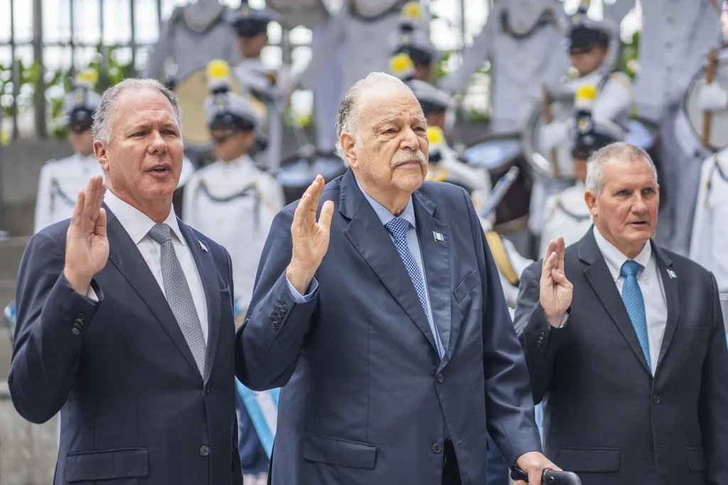 webp-blog-dia-de-la-bandera-11 Blog: Banco Industrial rinde homenaje al Lic. Edgar Heinemann por su trayectoria y contribución a Guatemala 11