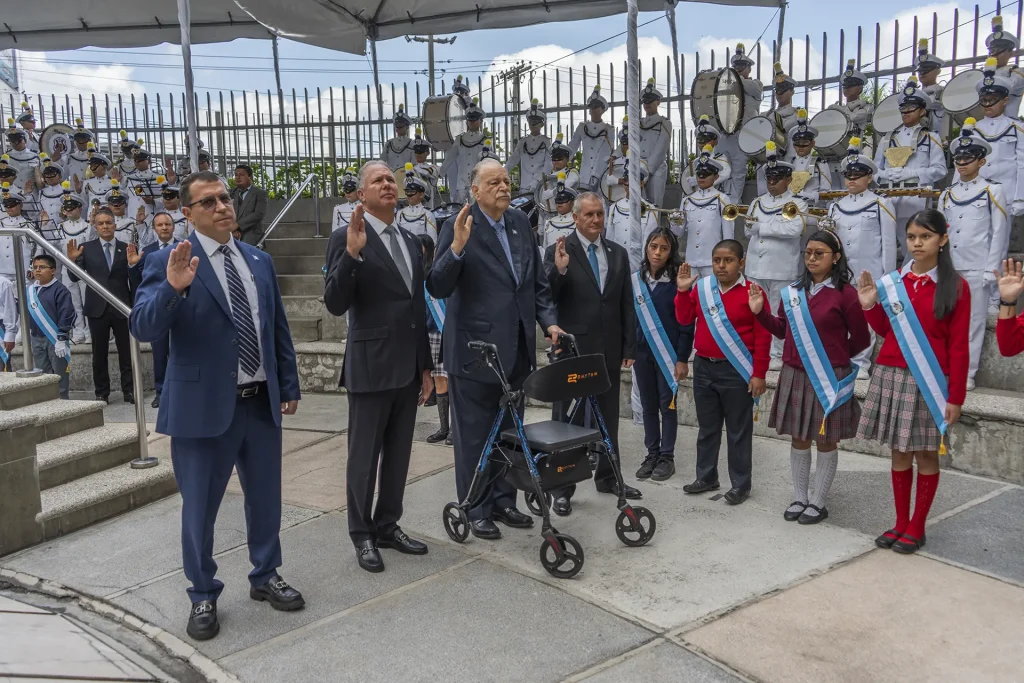 webp-blog-dia-de-la-bandera-12 Blog: Banco Industrial rinde homenaje al Lic. Edgar Heinemann por su trayectoria y contribución a Guatemala 12