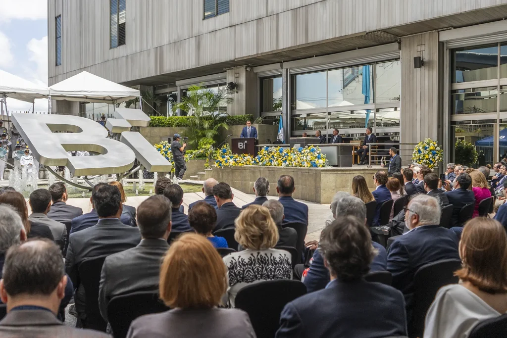 webp-blog-dia-de-la-bandera-14 Blog: Banco Industrial rinde homenaje al Lic. Edgar Heinemann por su trayectoria y contribución a Guatemala 14