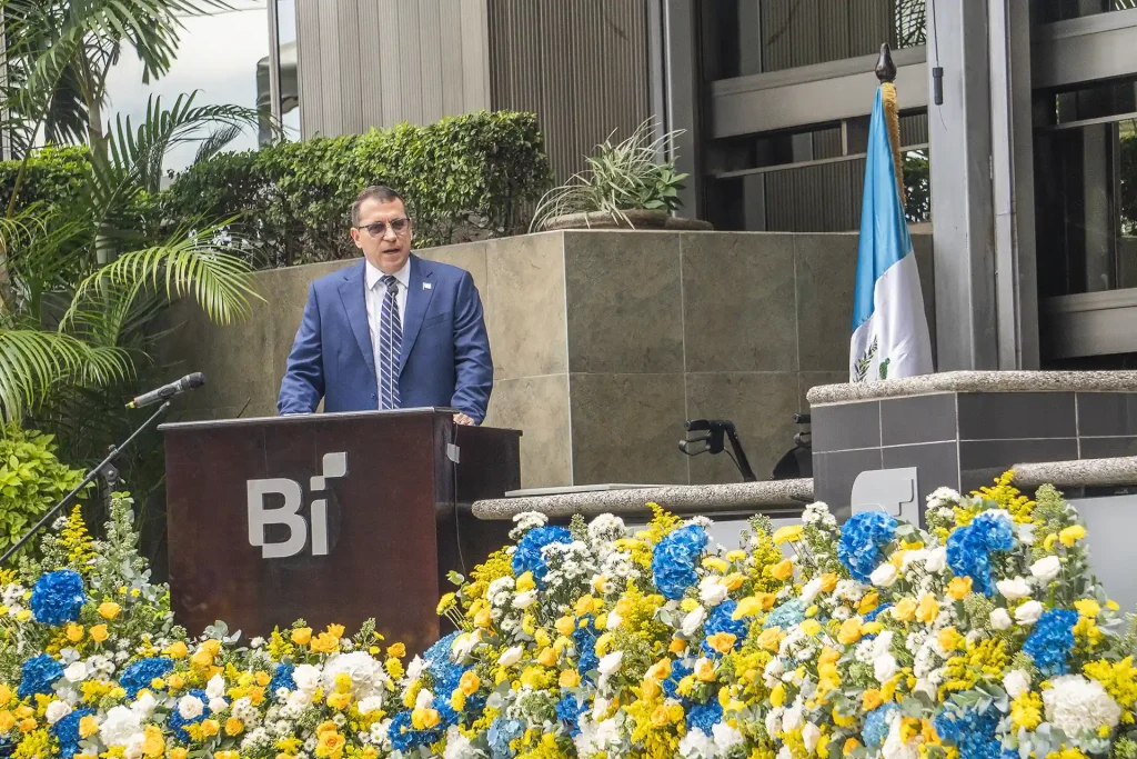 webp-blog-dia-de-la-bandera-15 Blog: Banco Industrial rinde homenaje al Lic. Edgar Heinemann por su trayectoria y contribución a Guatemala 15