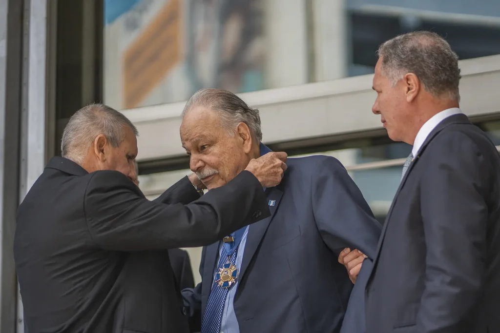 webp-blog-dia-de-la-bandera-18 Blog: Banco Industrial rinde homenaje al Lic. Edgar Heinemann por su trayectoria y contribución a Guatemala 18