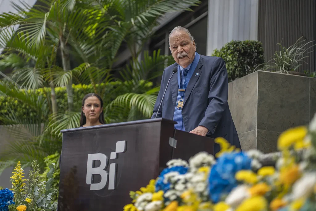 webp-blog-dia-de-la-bandera-19 Blog: Banco Industrial rinde homenaje al Lic. Edgar Heinemann por su trayectoria y contribución a Guatemala 19