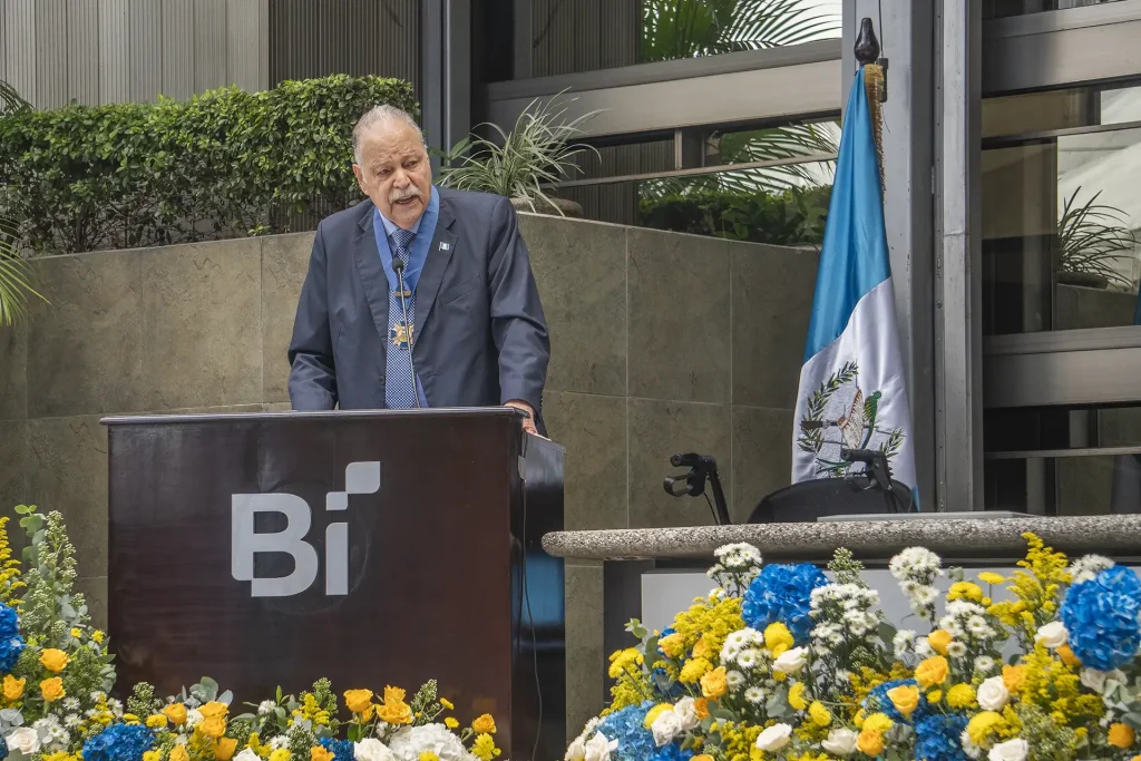 webp-blog-dia-de-la-bandera-20 Blog: Banco Industrial rinde homenaje al Lic. Edgar Heinemann por su trayectoria y contribución a Guatemala 20