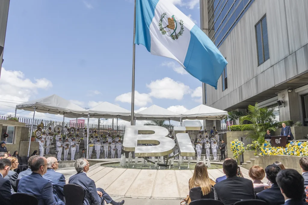 webp-blog-dia-de-la-bandera-22 Blog: Banco Industrial rinde homenaje al Lic. Edgar Heinemann por su trayectoria y contribución a Guatemala 22