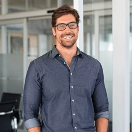 Apertura-cuenta-plazo-fijo.empresarial-banner Hombre sonriendo