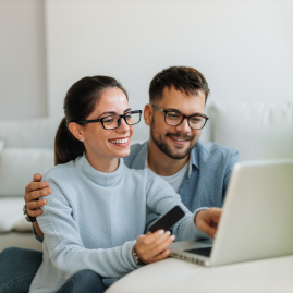 Personas solicitando un crédito