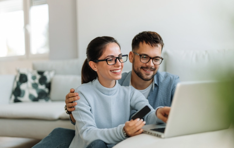 Personas solicitando un crédito