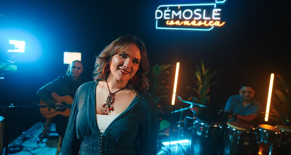 Dani Labbé Démosle con Música Dani Labbé Démosle con Música