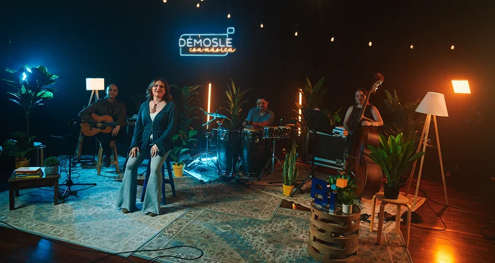 Dani Labbé Démosle con Música Dani Labbé Démosle con Música