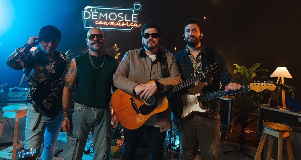 kurt-demosle-con-musica-concierto-agradecimiento copy