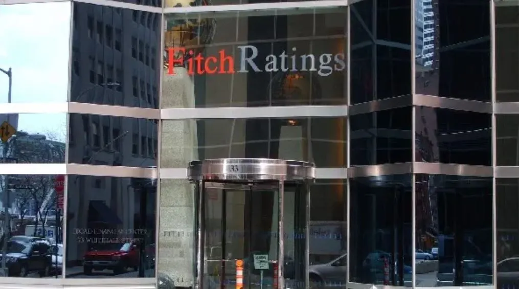Fitch-fachada-calificadora-de-riesgo-1 Fitch-fachada-calificadora-de-riesgo-1