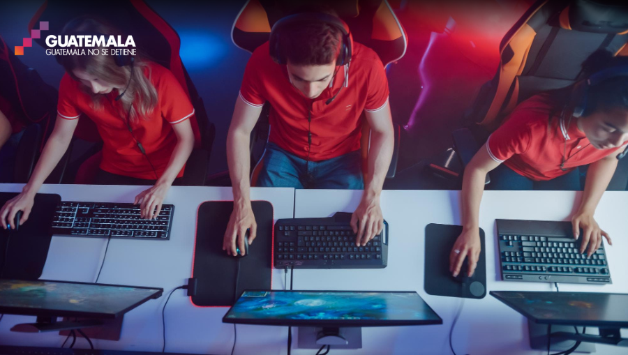 Guatemala-No-Se-Detiene Gamers jugando en pc