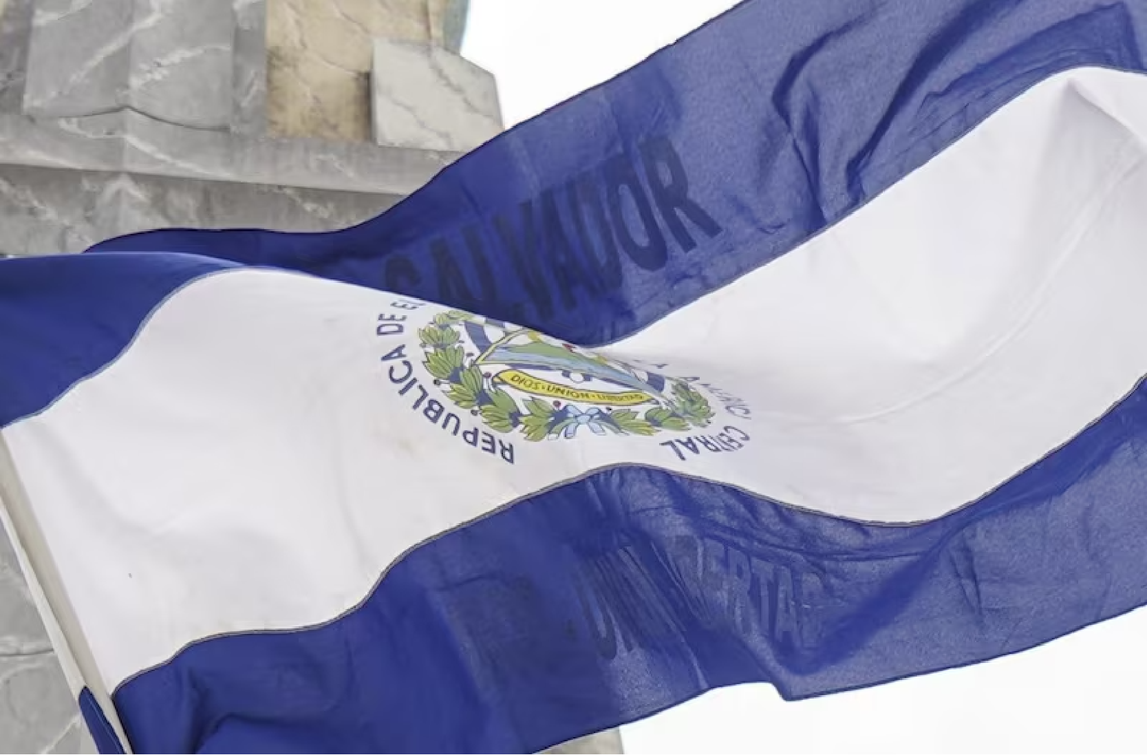 Los bonos de El Salvador suben, pero dudas fiscales aún nublan su repunte Los bonos de El Salvador suben, pero dudas fiscales aún nublan su repunte