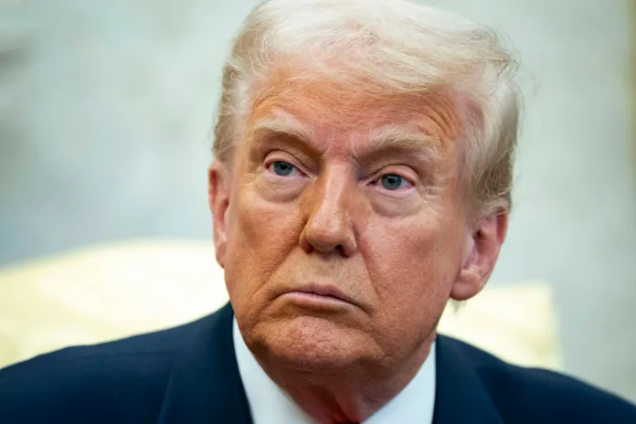 Trump invoca Ley de Enemigos Extranjeros para acelerar deportaciones en EE.UU.