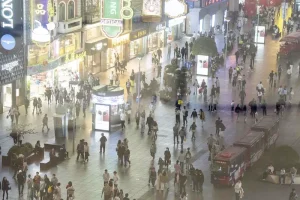 El consumo, la inversión y la producción industrial de China superan las previsiones