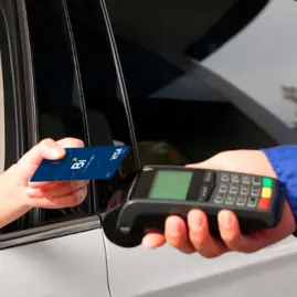 Beneficios de echar gasolina con una tarjeta de crédito Beneficios de echar gasolina con una tarjeta de crédito