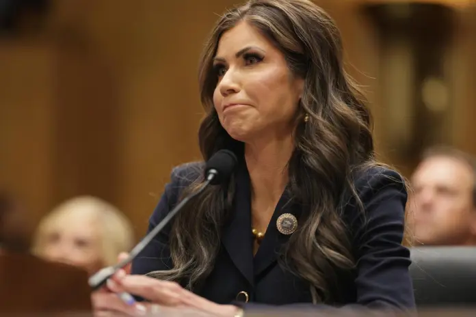 Juez autoriza la implementación de la norma que obliga a registrar a todos los inmigrantes ilegales en EE.UU.