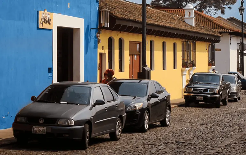 Semana Santa 2025: cómo comprar el marbete de parqueo en Antigua Guatemala