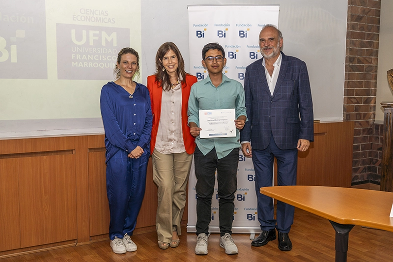 300425_Entrega_de_becas_ITA_UFM_17 300425_Entrega_de_becas_ITA_UFM_17