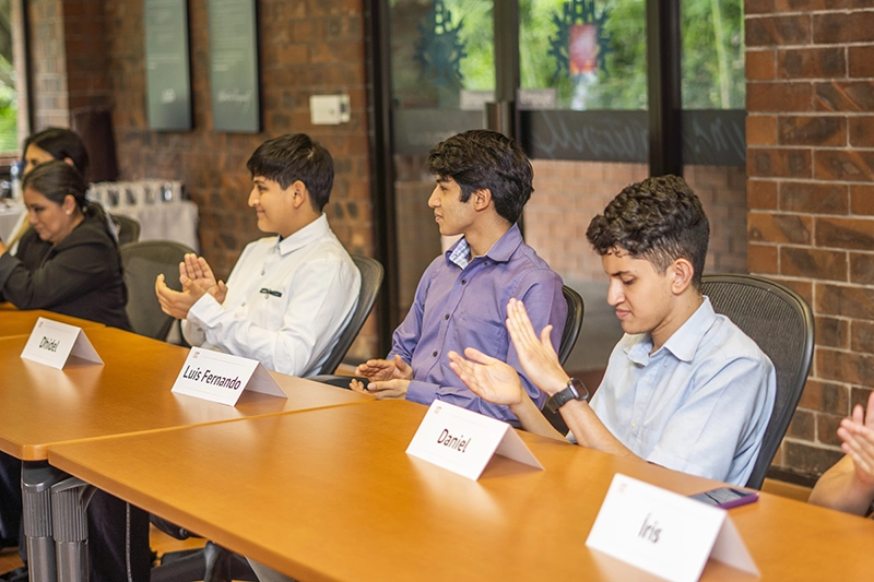 300425_Entrega_de_becas_ITA_UFM_7 300425_Entrega_de_becas_ITA_UFM_7