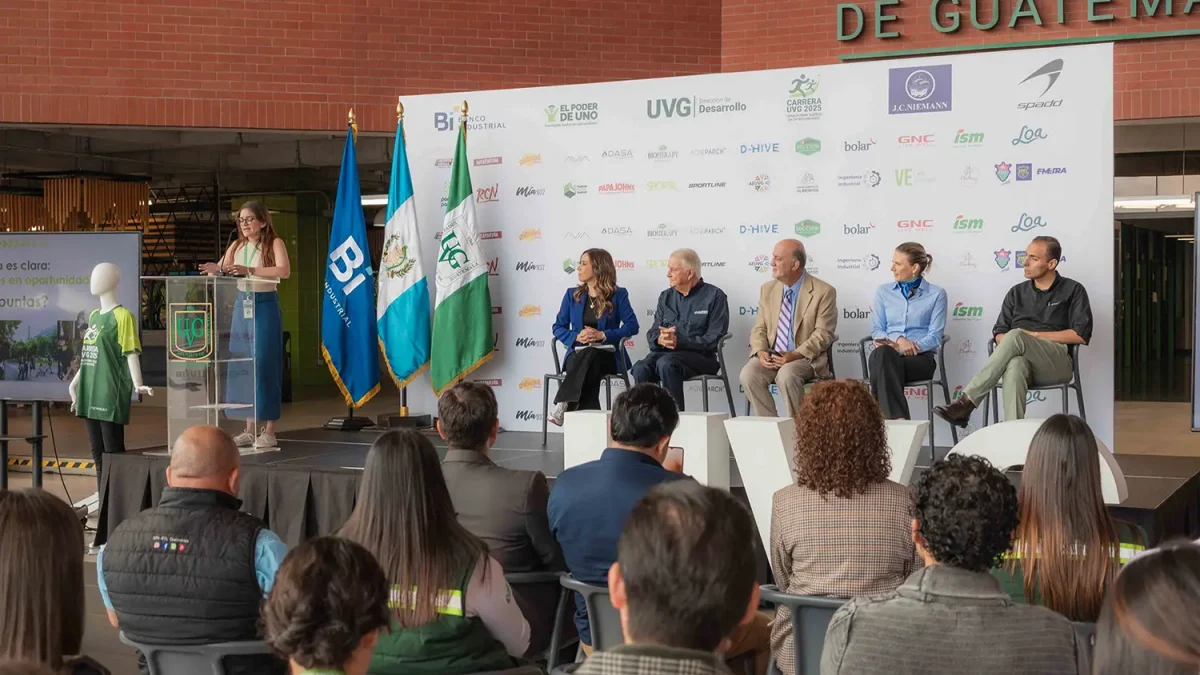 01 MER-2035 FOTOS CP CARRERA UVG