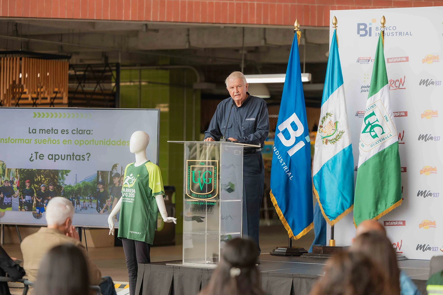 02 MER-2035 FOTOS CP CARRERA UVG
