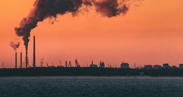 Con-el-cierre-del-estrecho-de-Ormuz-el-barril-del-petroleo-podria-llegar-a-130-analiza-Oxford