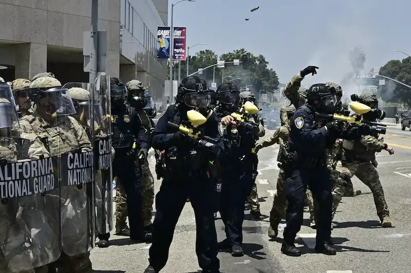 Crece tensión en Los Ángeles por protestas de migrantes- Trump y Newsom intercambian culpas