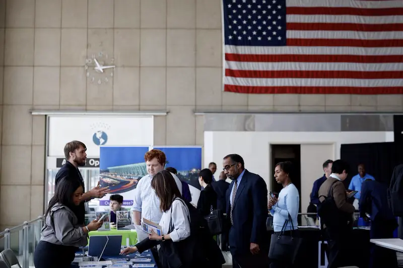 La contratación en EE.UU. se desacelera al ritmo más lento en dos años, según ADP