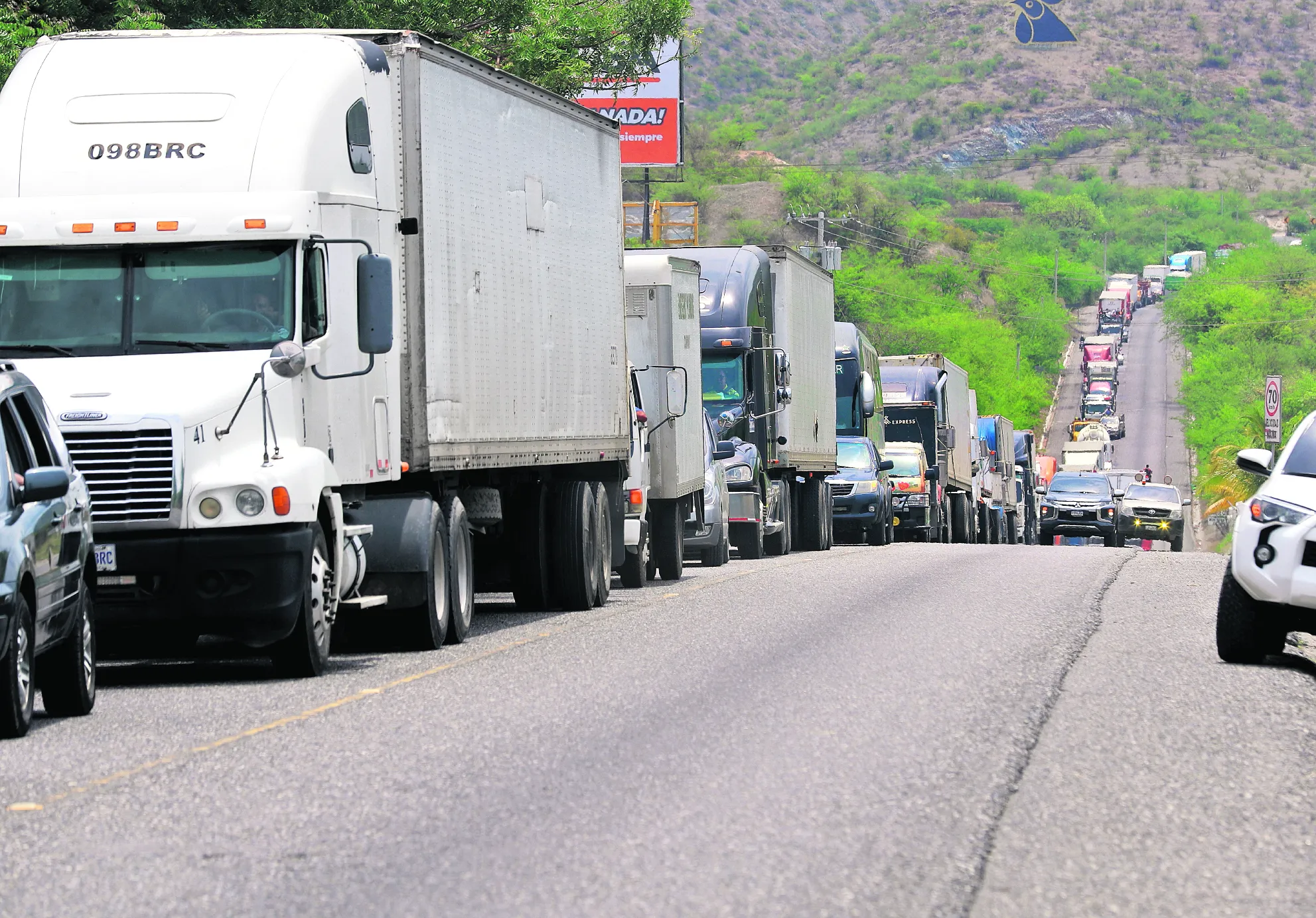 pesoss El CIV reactivará 13 proyectos viales en 2025, incluyendo pasos a desnivel en Amatitlán y mejoras en la CA-9 y otras rutas clave, priorizando tramos con 70% de avance y zonas afectadas por lluvias.