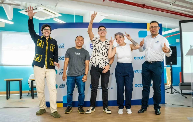 Fotografía con los ganadores del premio Sumartexguate