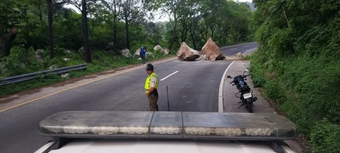 Carreteras_derrumbes Carreteras_derrumbes