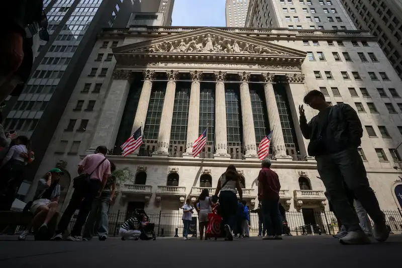 Personas frente a la Bolsa de Valores de Nueva York.