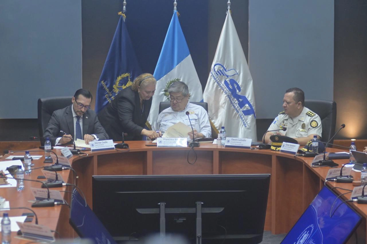 Firma-entre-Mingob-y-SAT Firma-entre-Mingob-y-SAT