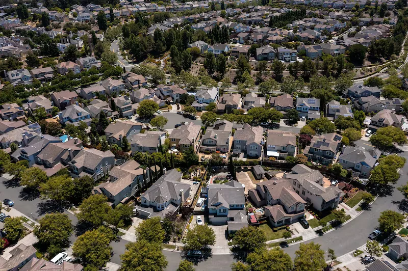 Las tasas hipotecarias en EE.UU. caen y apuntalan la refinanciación de créditos