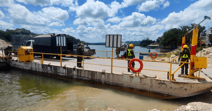 Ferry-operado-por-Perenco-pasa-a-control-del-Ejercito-Municipalidad-de-San-Andres-solicita-derechos-de-operacion