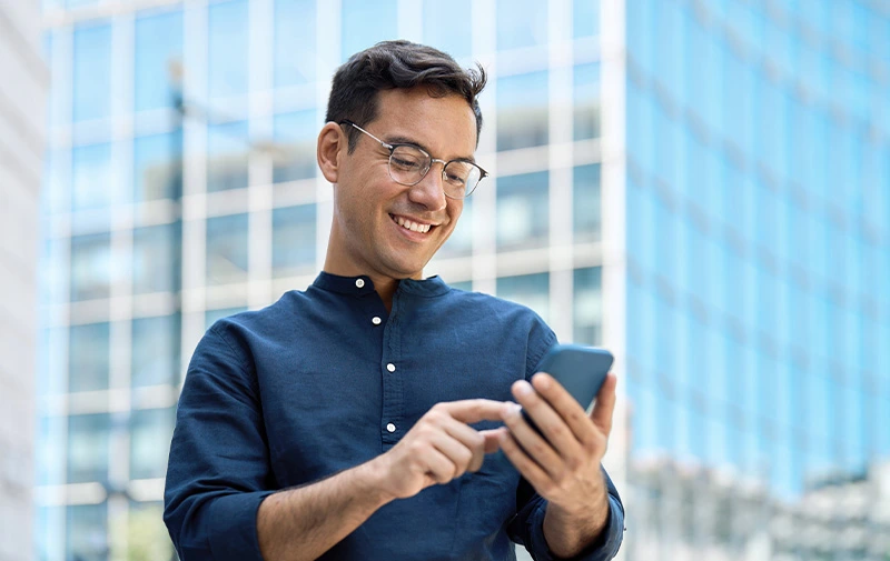 Hombre informa su experiencia con tarjeta de crédito Bi_Banco Industrial_800x500px