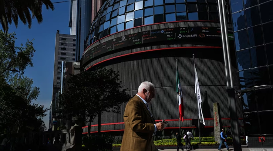 Bolsa Mexicana abre la semana con un nuevo récord histórico
