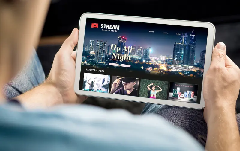 ¿Dónde puedo ver series y novelas gratis en Guatemala?