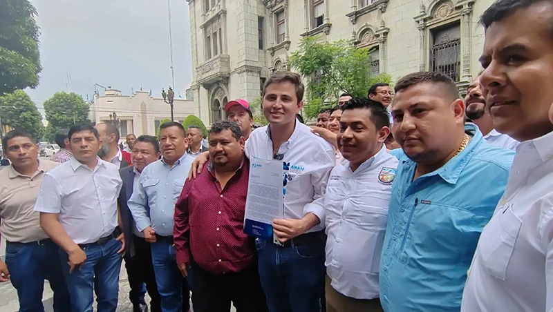 sebastian-siero-en-compania-de-alcaldes-entrega-cartas-en-secretaria-general-de-la-presidencia sebastian-siero-en-compania-de-alcaldes-entrega-cartas-en-secretaria-general-de-la-presidencia