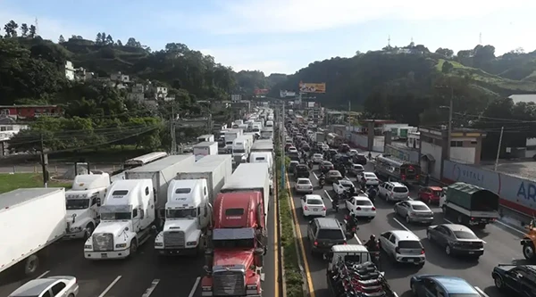 transito-3-vehiculos-y-camiones-en-ruta-al-pacifico transito-3-vehiculos-y-camiones-en-ruta-al-pacifico
