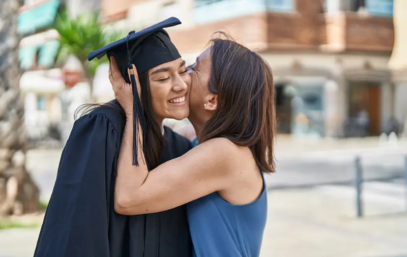 Prepárate para financiar los estudios universitarios de tus hijos